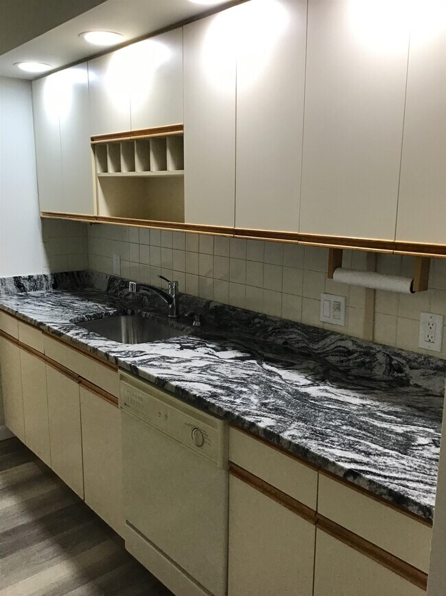 Building Photo - 210 Brook Village Rd