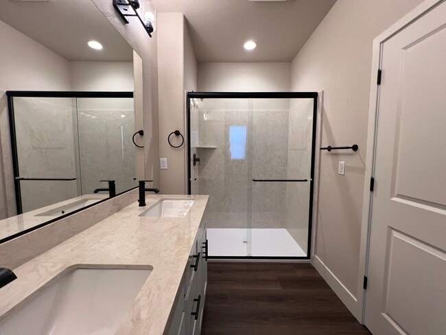 Building Photo - *NEW! 2/2.5 Townhome in Gardnerville*