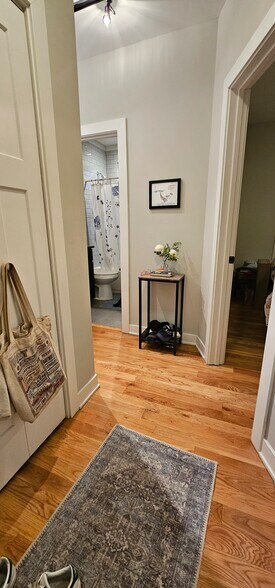 Building Photo - 2211 W Eastwood Ave