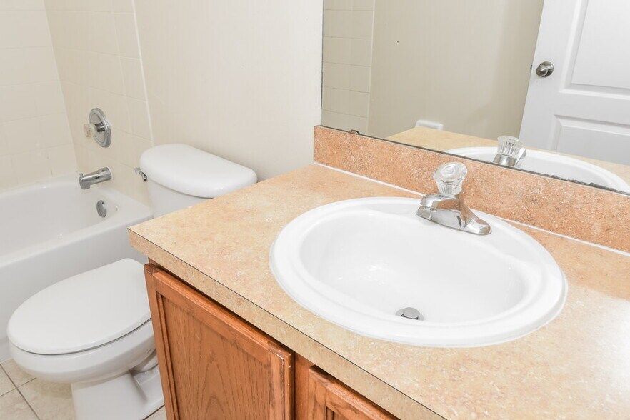 Building Photo - 703 Red Cedar Ct