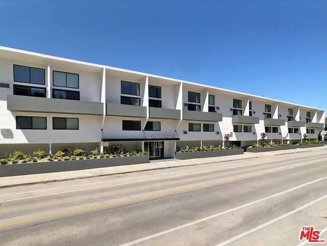 Building Photo - 4730 Crystal Springs Dr