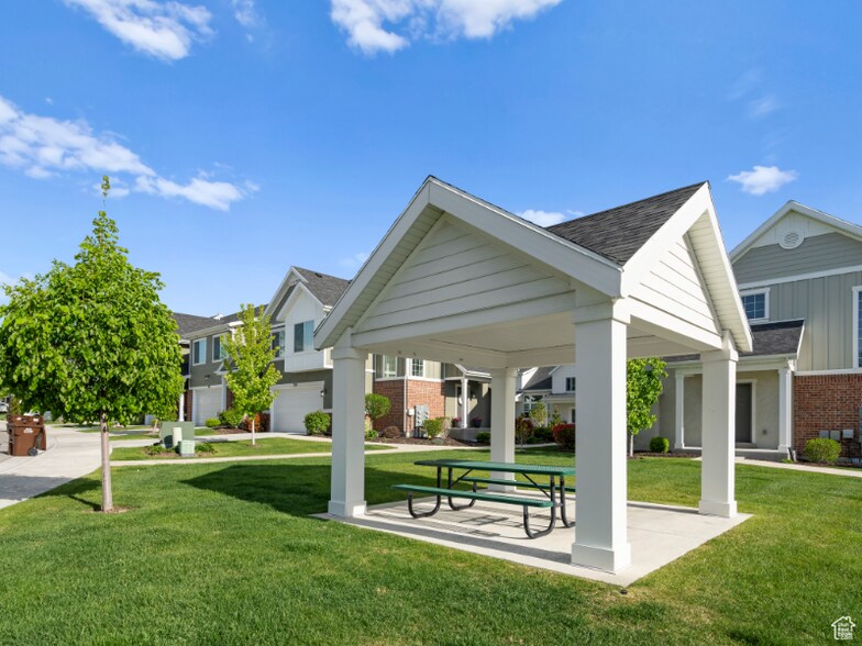 Building Photo - 797 Newfield Dr