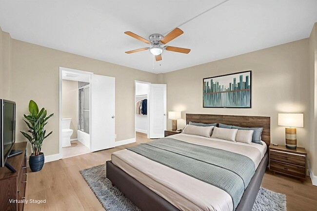 Building Photo - 1161 Hillsboro Mile Unit 207