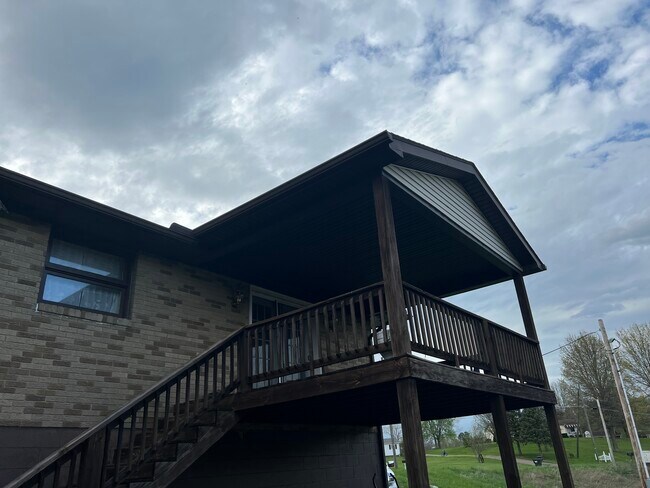 back deck - 66165 N Moss Run Rd