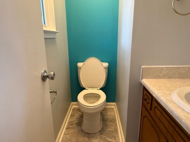 Building Photo - Charming 3 Bedroom, 1.5 Bath Ranch-Style Home