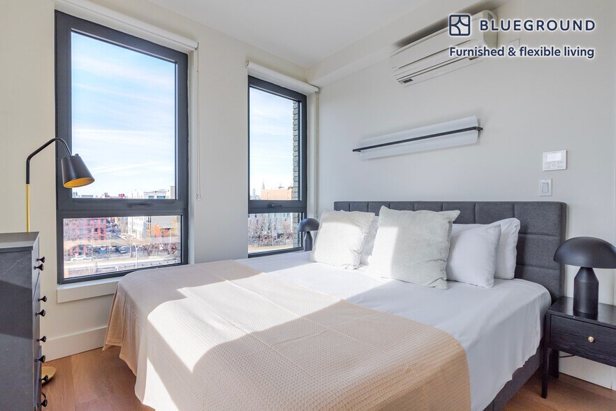 Building Photo - 130 Hope St