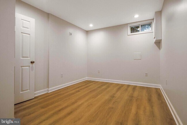 Building Photo - 333 S Conkling St