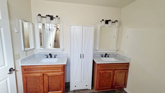 Building Photo - Ahwatukee Home with Backyard OASIS!