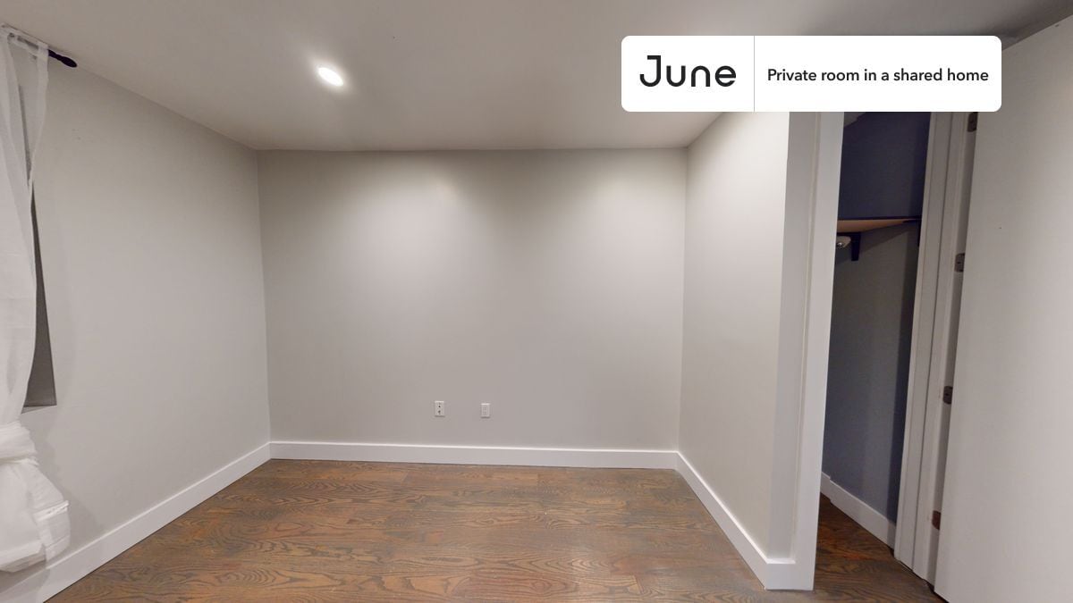 Building Photo - Room in Shared 3 bed/3 bath home