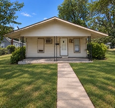 Building Photo - 721 W Della St