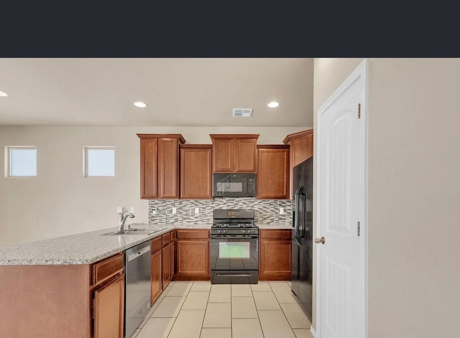 Building Photo - 3800 Loma Caldera