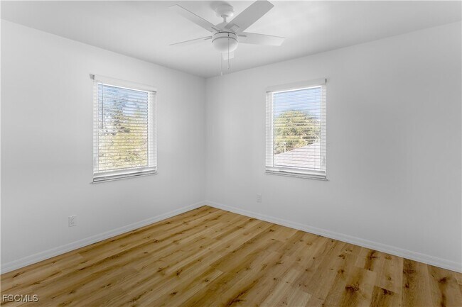 Building Photo - 10697 Holly Rd