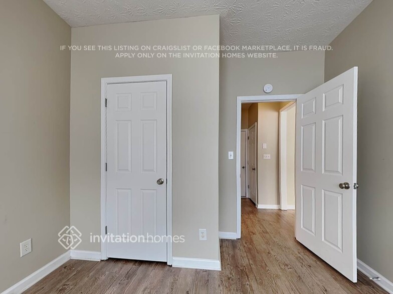 Building Photo - 6680 Island Pointe Dr