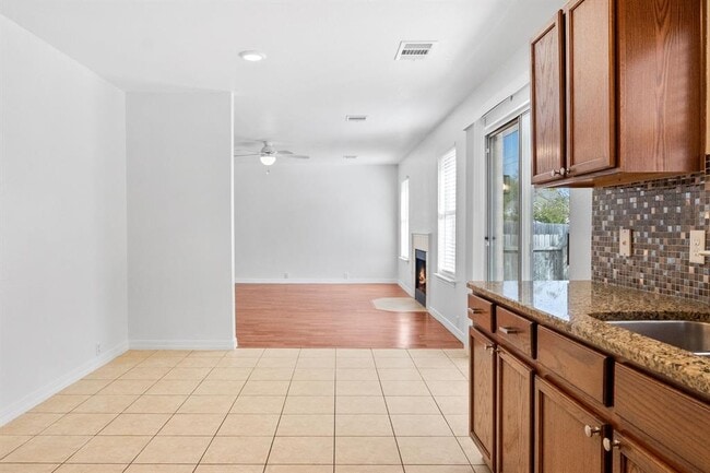 Building Photo - 905 Rocking Spur Cove