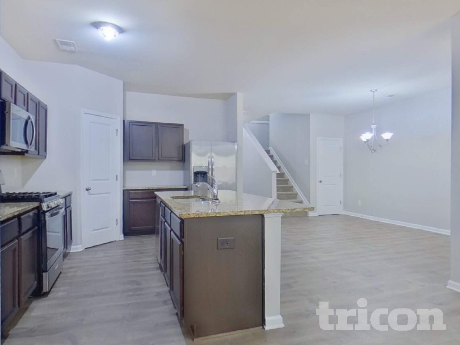 Building Photo - 3303 Lowland Dr