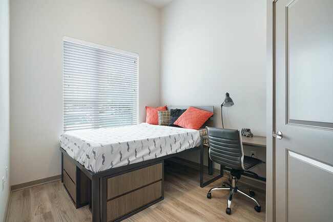 Juno Deluxe Smart - Bedroom - unfurnished - Northside Apartments