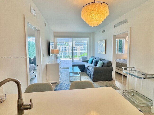 Building Photo - 321 NE 26th St