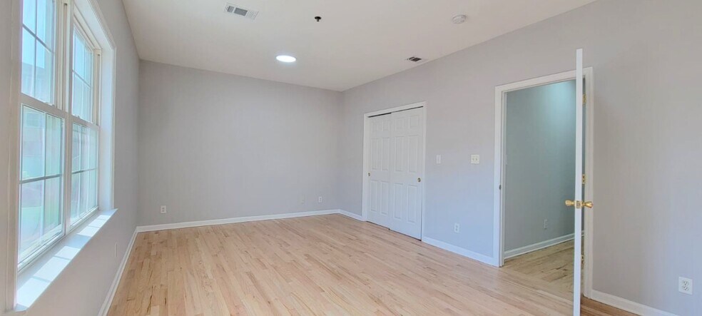 Building Photo - 175-177 Manchester Pl