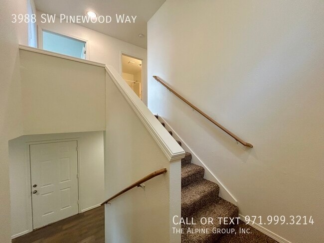 Building Photo - 3988 SW Pinewood Way