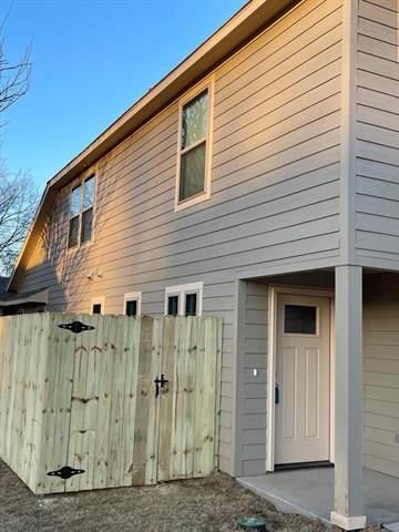 Building Photo - 401 W Elm St