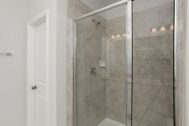 Building Photo - Gorgeous Townhome With Loads of Amenities in Ellis Crossing!