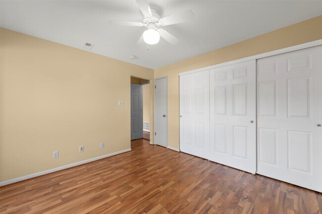 Building Photo - 700 Ridgeside Dr