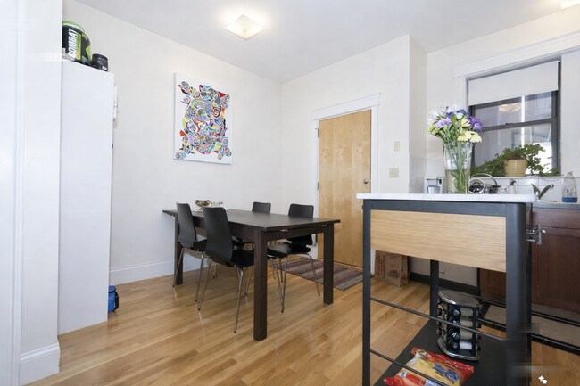 Building Photo - 76 Quint Ave