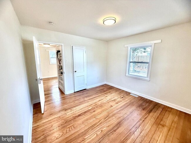 Building Photo - 2415 Fairhaven Ave