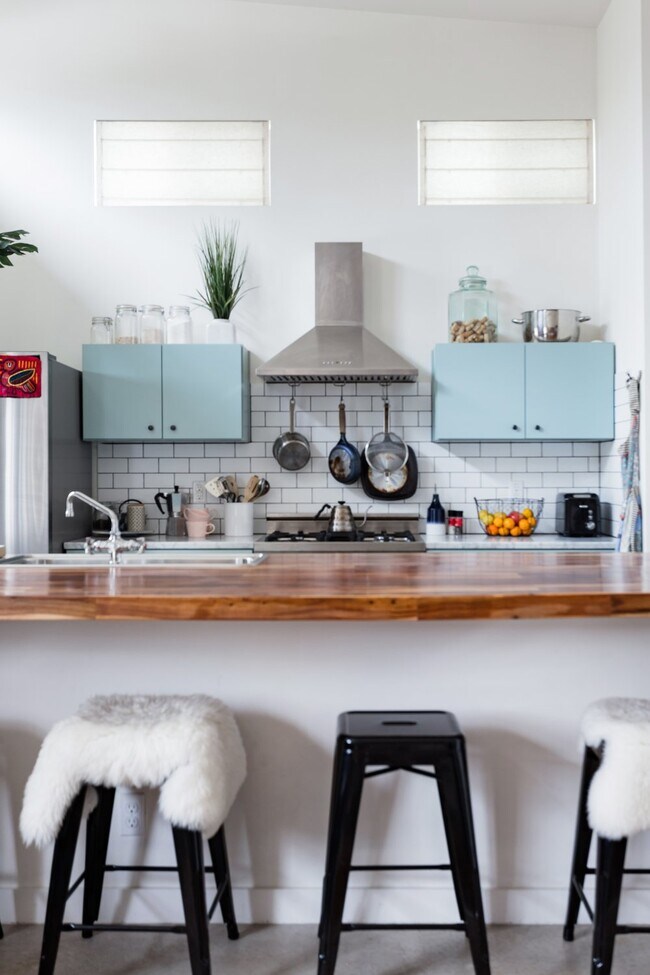 Building Photo - 55 Lynn St