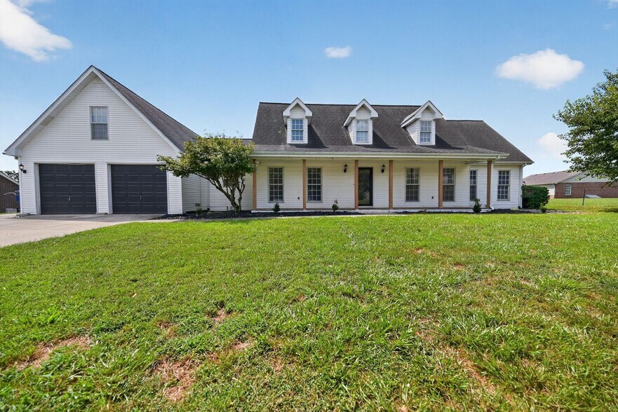 Building Photo - 305 Autumn Ridge Dr