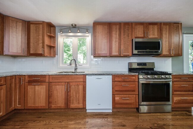 Building Photo - 18 Ladyslipper Dr