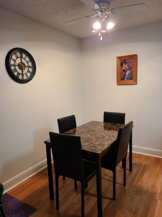 Building Photo - 1515 E Reno Ave