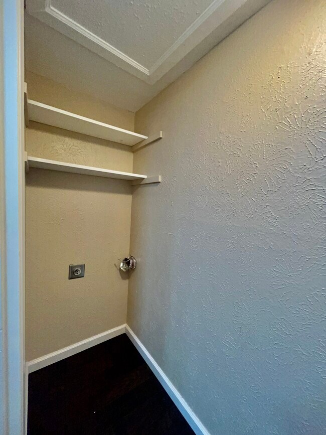 Building Photo - 919 S Weatherred Dr