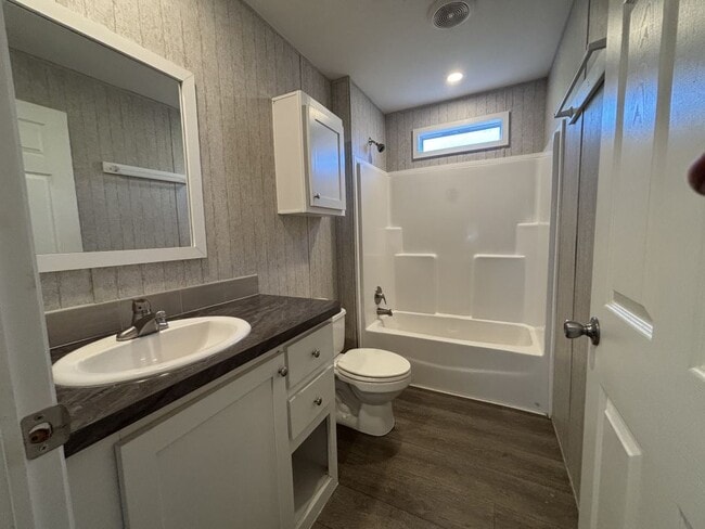 Building Photo - 4 Golf Cove Ct