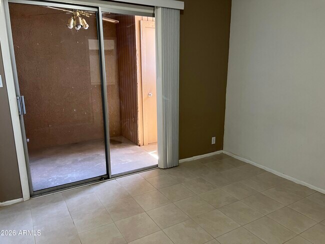 Building Photo - 501 W Yukon Dr