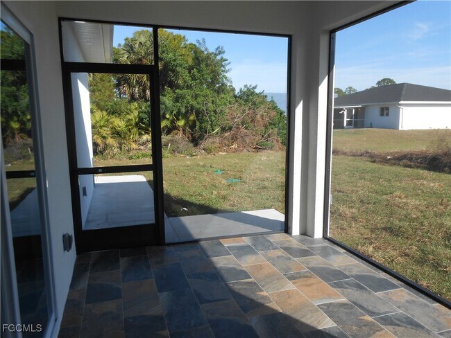 Building Photo - 935 Graystone Ave