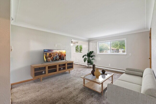 Building Photo - 1733 Christian Ave