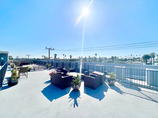 Building Photo - 1950 S Normandie Ave