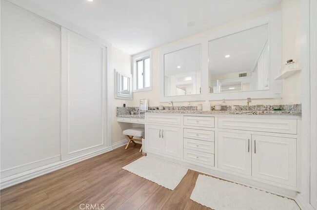 Building Photo - "Chic 1-Bed Encino Apartment with Modern A...