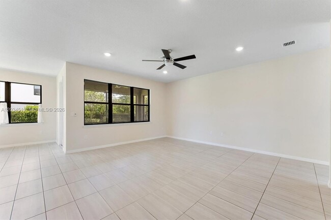 Building Photo - 2485 Primrose Pl