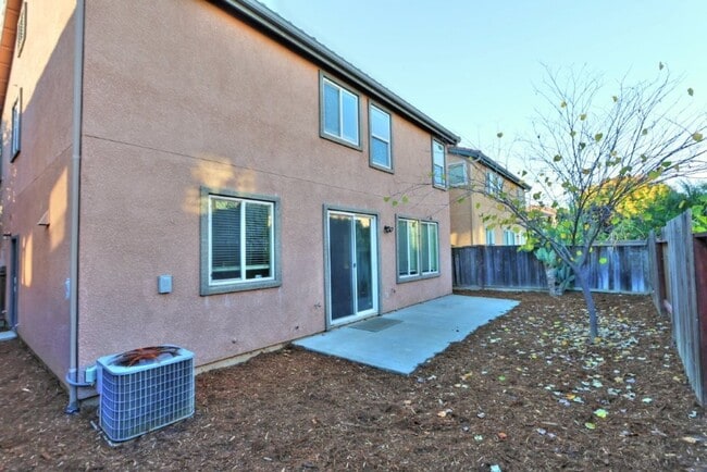 Building Photo - Beautiful 4 Bed 3 full bath Natomas Home!!