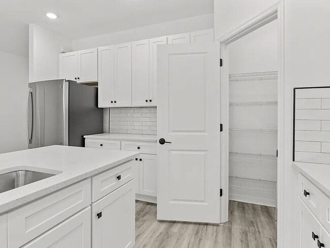 Building Photo - 1141 Edgerton Ave