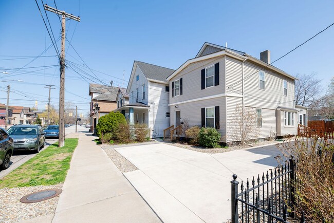 Building Photo - Prime Tremont Location | 2BR with Yard & Parking