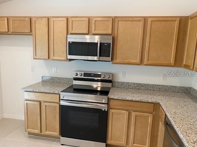 Building Photo - 10 Rainstone Ln