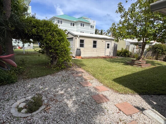 Building Photo - 120 Coquina St