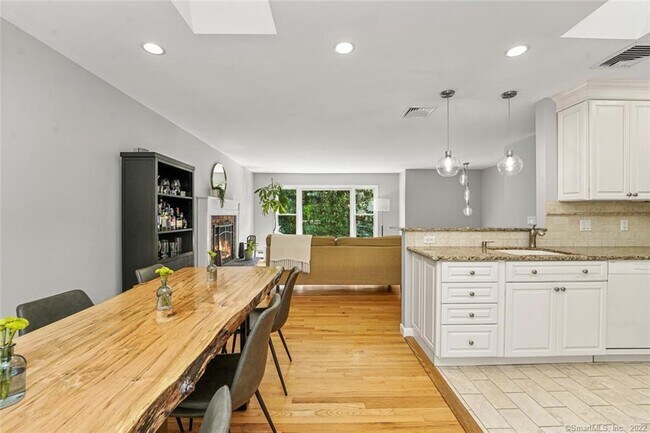 Building Photo - 50 Catoonah St