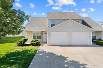 Building Photo - 2418 Northampton Dr