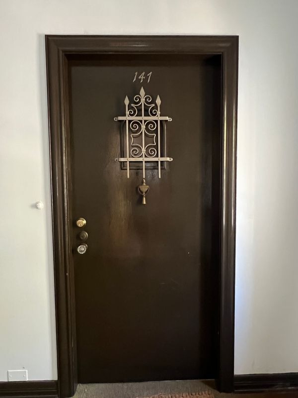 Building Photo - 145 N Sycamore Ave