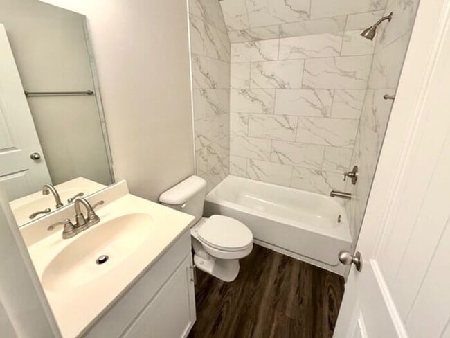 Building Photo - 5 BR 3 full bath home now Available in Walls MS