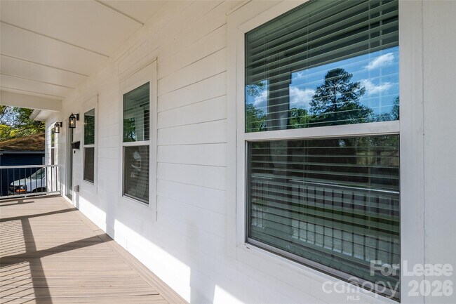 Building Photo - 1516 Princess Pl